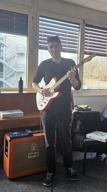 Amin guitar Amin guitar